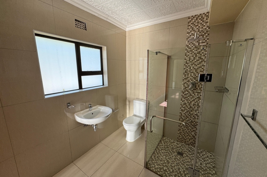 To Let 4 Bedroom Property for Rent in Goodwood Estate Western Cape